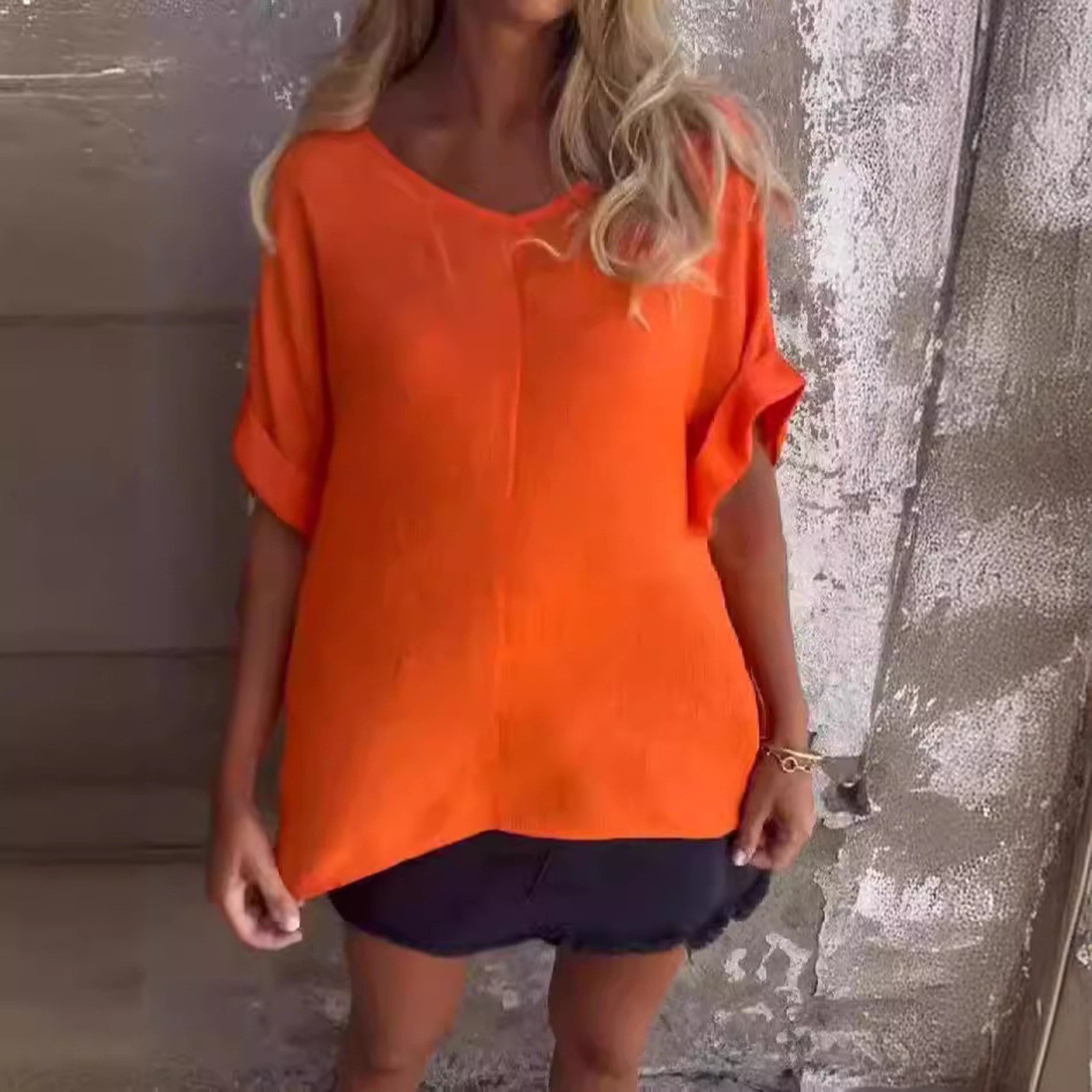 thumbnail image 2 of Jersey holgado de cuello en V grande para mujer - Top informal de manga tres cuartos para todas las estaciones, 2 of 5